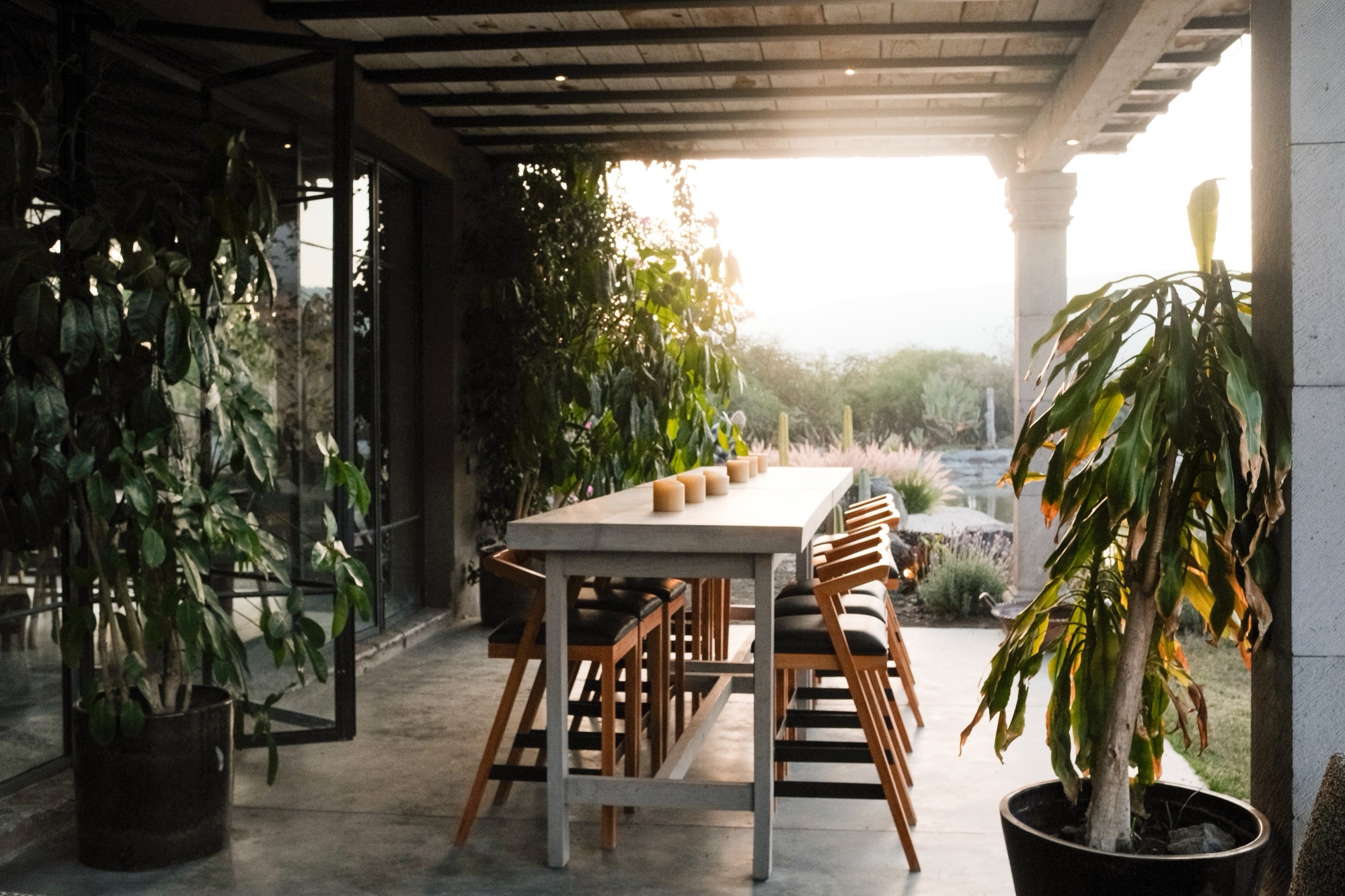 Terraza del salón al atardecer